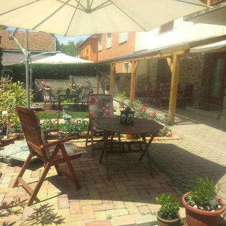 Virag Apartmanhaz Sopron Extérieur photo